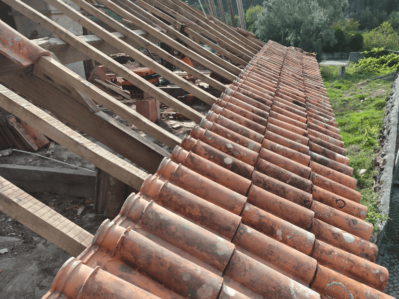 Telhado com ripado podre